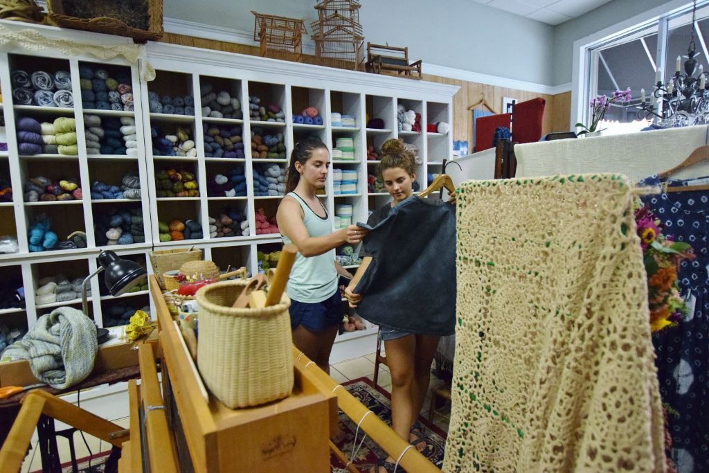 7-2019 art crawl 084 (1024x683).jpg